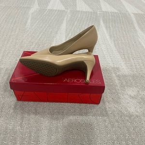 Comfortable Aerosole pumps for sale.  Great for work!